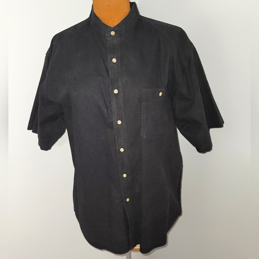 Classic Black Short-Sleeve Button-Up Shirt